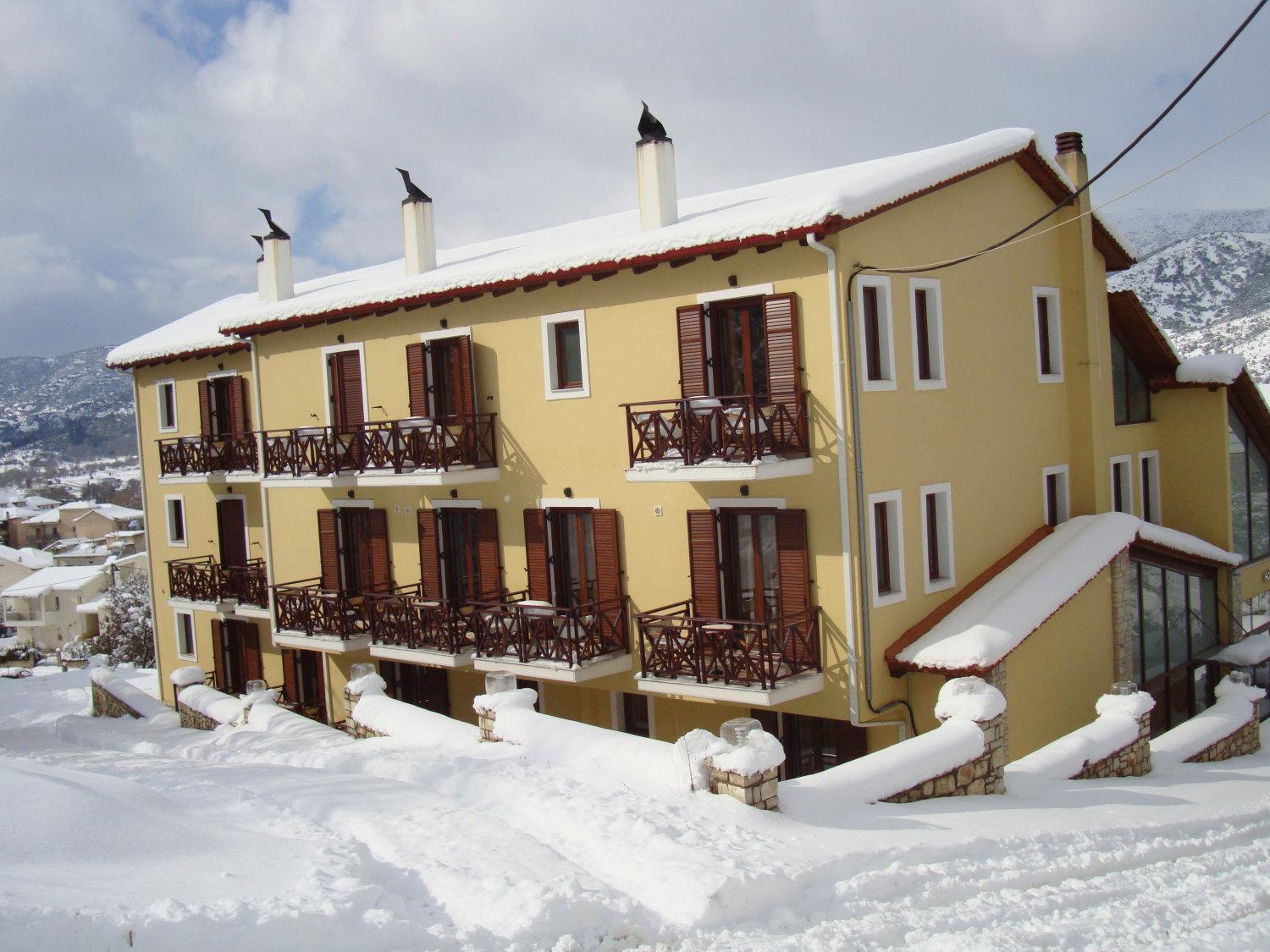Ahilion Hotel Kalavryta Exterior photo